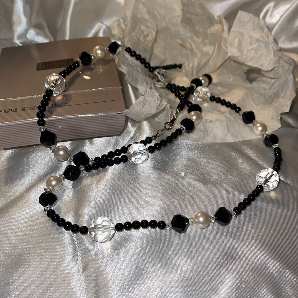 Avon (1989) 36”long Fabulous Facets Necklace